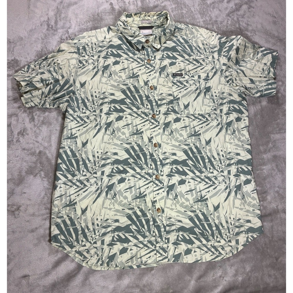 Columbia Mens Short Sleeve Button Up Shirt Sage Green Geometric Palm Print L